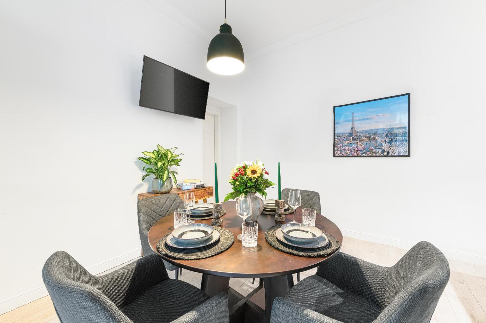 The Lohmeyerstr Iii, Lovely 2 Bedroom Group & Family Friendly, 2- 4 Guests — Photos 3